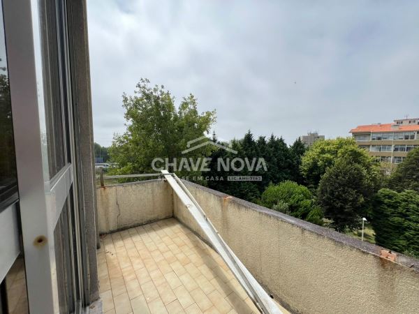 Apartamento T4 c/ Lugar de Garagem em Canidelo (Quinta da Bela Vista)