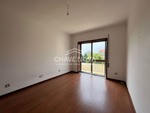 Apartamento T4 c/ Lugar de Garagem em Canidelo (Quinta da Bela Vista)