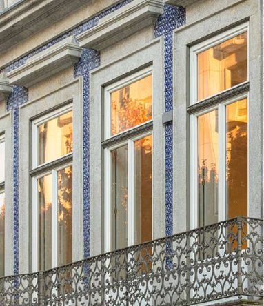 T0 com Mezzanine no Edifício Histórico Fernandes Thomaz, na baixa do Porto