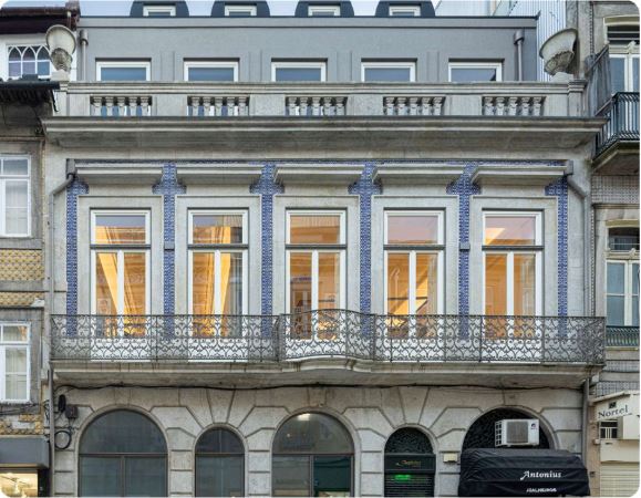 T0 com Mezzanine no Edifício Histórico Fernandes Thomaz, na baixa do Porto