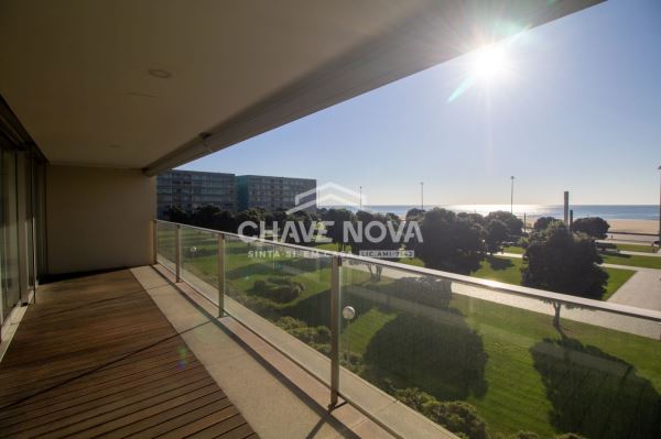 T4 primeira linha de Mar em Matosinhos