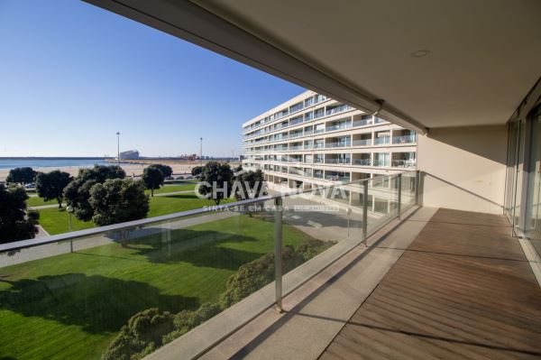 T4 primeira linha de Mar em Matosinhos