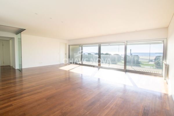 T4 primeira linha de Mar em Matosinhos