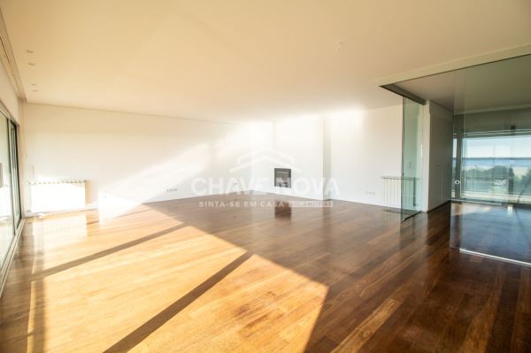 T4 primeira linha de Mar em Matosinhos