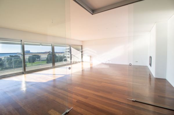 T4 primeira linha de Mar em Matosinhos