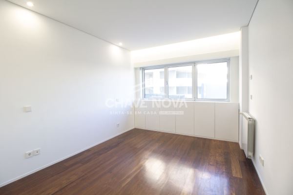 T4 primeira linha de Mar em Matosinhos