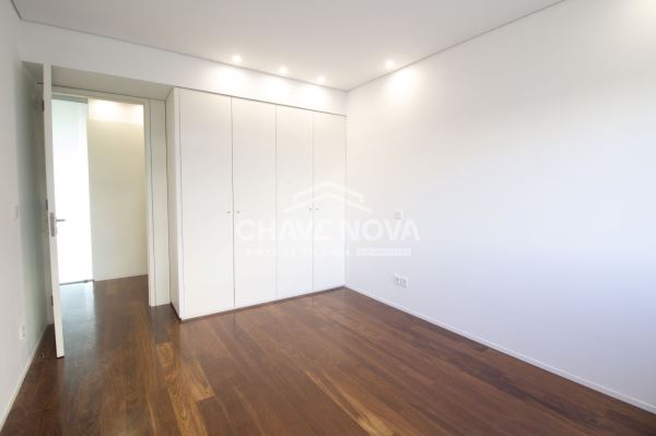 T4 primeira linha de Mar em Matosinhos