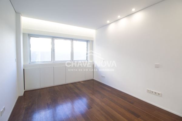T4 primeira linha de Mar em Matosinhos