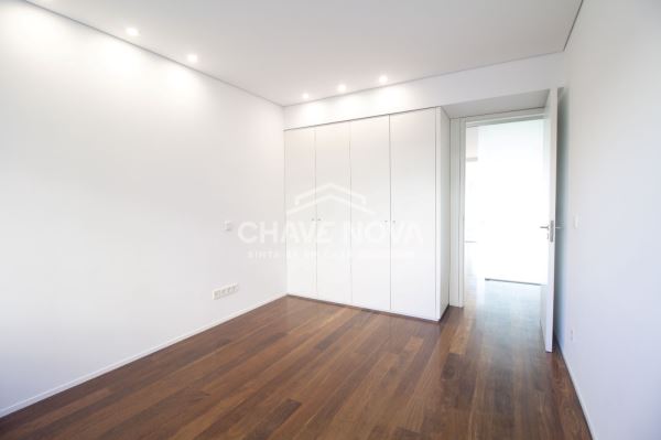 T4 primeira linha de Mar em Matosinhos