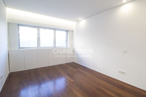T4 primeira linha de Mar em Matosinhos