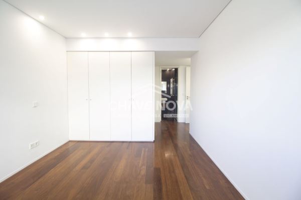 T4 primeira linha de Mar em Matosinhos