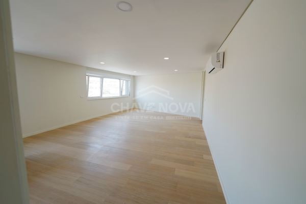 Penthouse T4 Novo - Antas - Porto