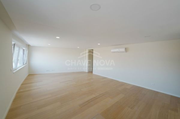 Penthouse T4 Novo - Antas - Porto