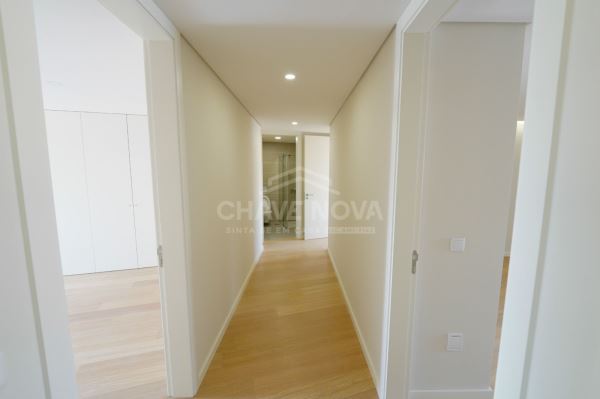 Penthouse T4 Novo - Antas - Porto