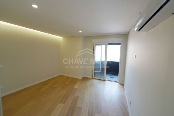 Penthouse T4 Novo - Antas - Porto