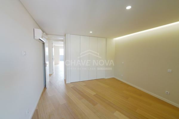 Penthouse T4 Novo - Antas - Porto