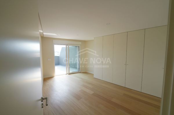 Penthouse T4 Novo - Antas - Porto