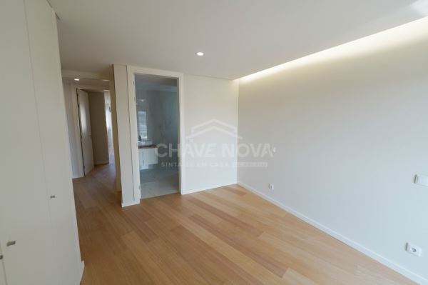 Penthouse T4 Novo - Antas - Porto