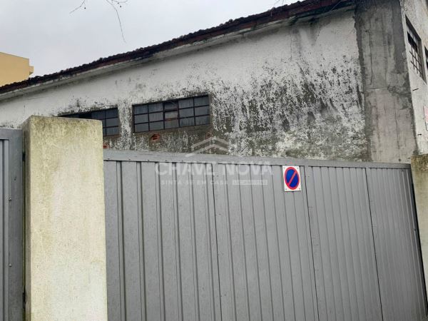 Armazém com 408m² em São João da Madeira
