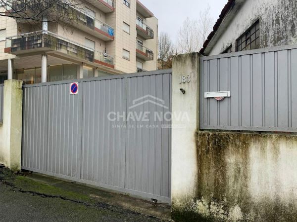 Armazém com 408m² em São João da Madeira