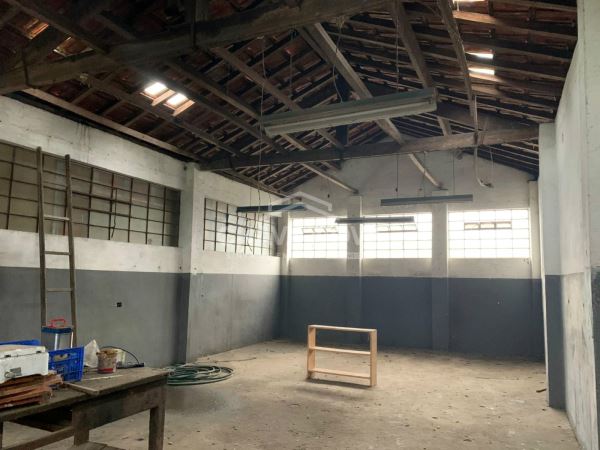 Armazém com 408m² em São João da Madeira