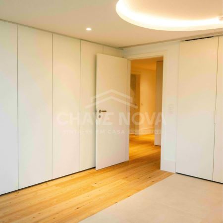  Apartamento T3 Novo em Condomínio Privado na Baixa do Porto.