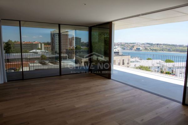 Apartamento T2 na Exclusiva MIRAMAR TOWER – Foz do Douro - Porto