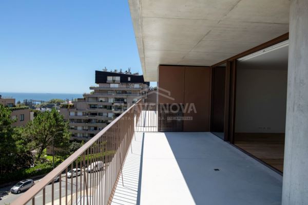 Apartamento T2 na Exclusiva MIRAMAR TOWER – Foz do Douro - Porto