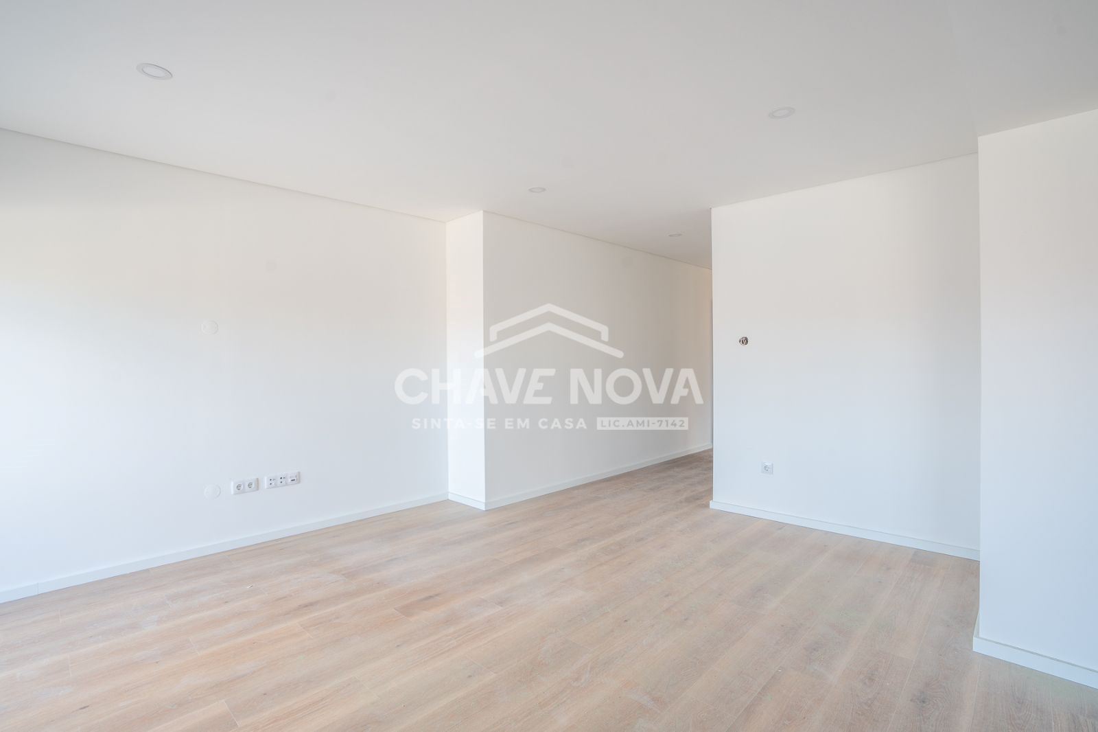 Apartamento T3 Novo Último Piso c/ Piscina e 2 Lugares de Garagem em Canidelo
