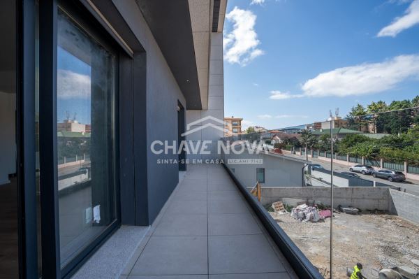 Apartamento T3 Novo Último Piso c/ Piscina e 2 Lugares de Garagem em Canidelo