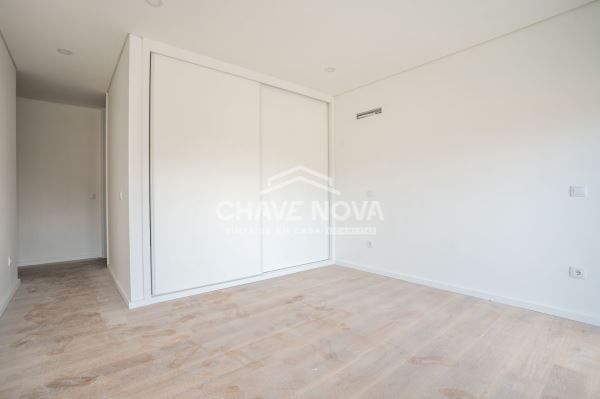 Apartamento T3 Novo Último Piso c/ Piscina e 2 Lugares de Garagem em Canidelo