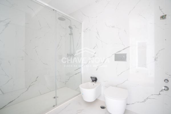 Apartamento T3 Novo Último Piso c/ Piscina e 2 Lugares de Garagem em Canidelo