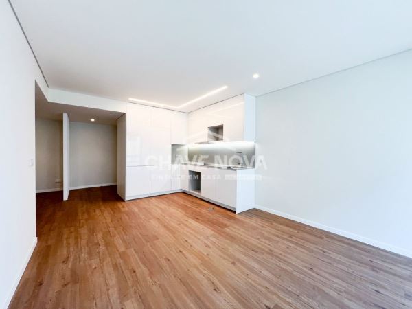 Apartamento T2 Office Novo x/ Lugar de Garagem em Oliveira do Douro