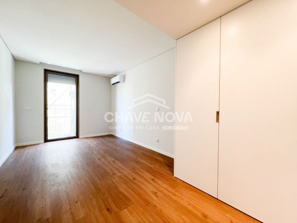 Apartamento T2 Office Novo x/ Lugar de Garagem em Oliveira do Douro