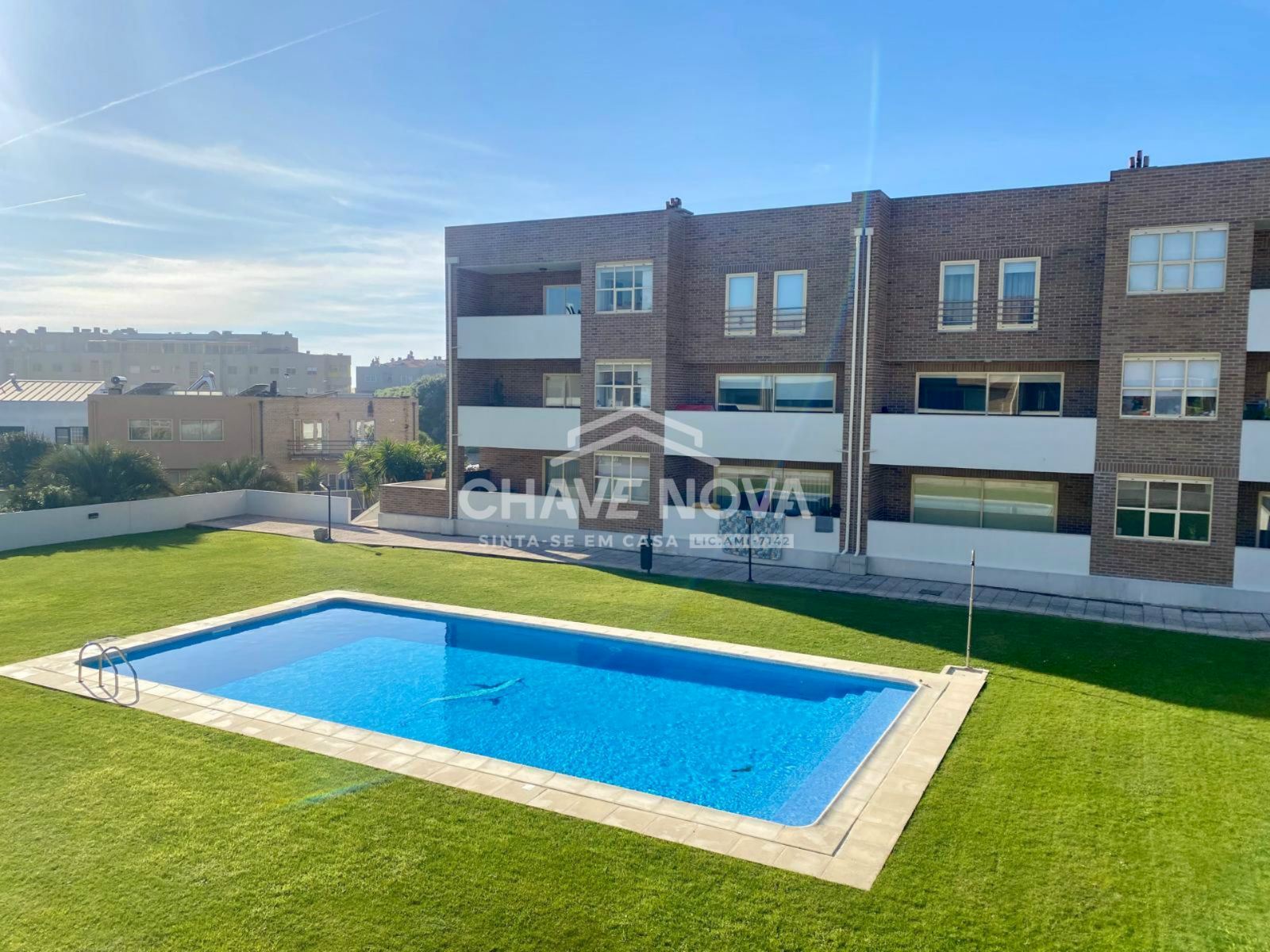 T3 Duplex em Cond. Fechado c/ Piscina . Box p/3 carros. Lavra - Matosinhos