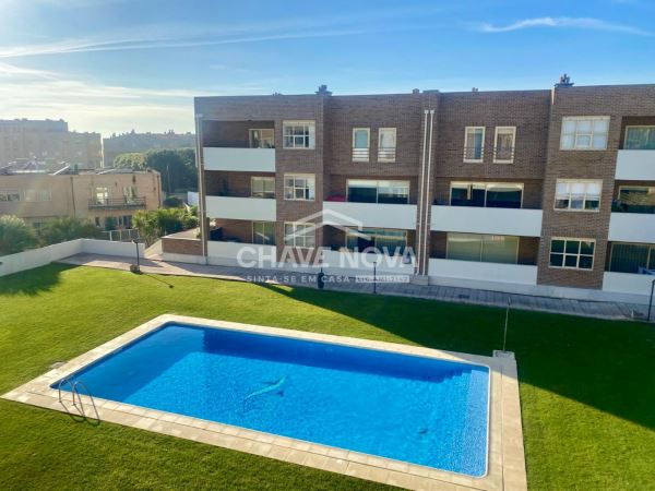 T3 Duplex em Cond. Fechado c/ Piscina . Box p/3 carros. Lavra - Matosinhos