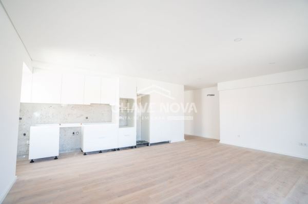 Apartamento T2 Novo c/ Piscina e Lugar de Garagem em Canidelo