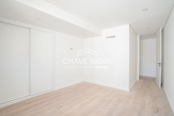 Apartamento T2 Novo c/ Piscina e Lugar de Garagem em Canidelo