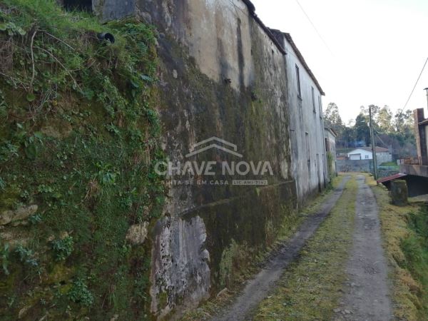 Moradia Isolada p/ Recuperar em Santa Maria da Feira (Romariz)