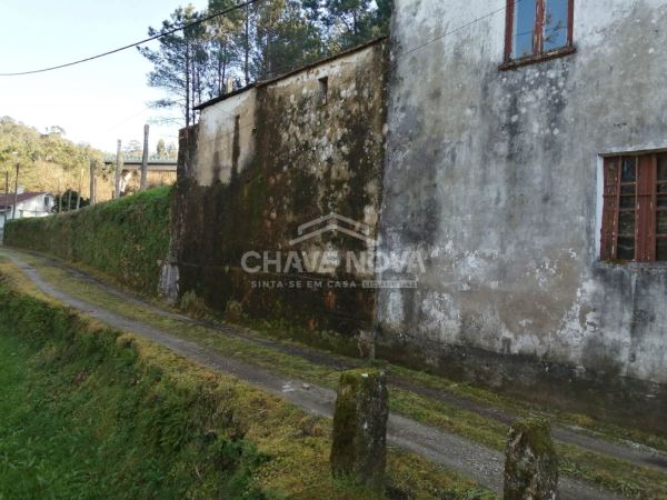 Moradia Isolada p/ Recuperar em Santa Maria da Feira (Romariz)