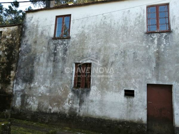Moradia Isolada p/ Recuperar em Santa Maria da Feira (Romariz)