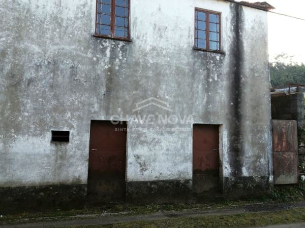 Moradia Isolada p/ Recuperar em Santa Maria da Feira (Romariz)