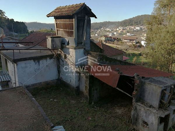 Moradia Isolada p/ Recuperar em Santa Maria da Feira (Romariz)