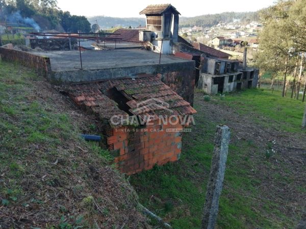 Moradia Isolada p/ Recuperar em Santa Maria da Feira (Romariz)
