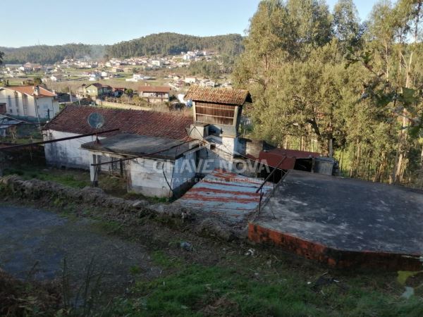 Moradia Isolada p/ Recuperar em Santa Maria da Feira (Romariz)