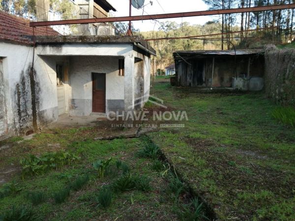 Moradia Isolada p/ Recuperar em Santa Maria da Feira (Romariz)