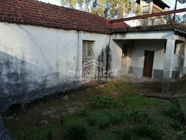 Moradia Isolada p/ Recuperar em Santa Maria da Feira (Romariz)