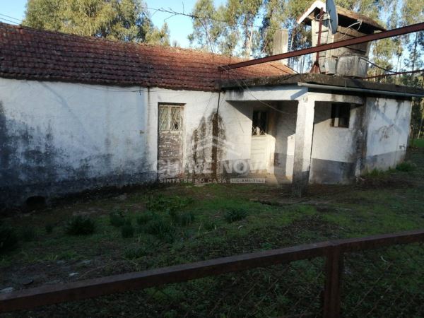 Moradia Isolada p/ Recuperar em Santa Maria da Feira (Romariz)