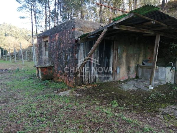 Moradia Isolada p/ Recuperar em Santa Maria da Feira (Romariz)