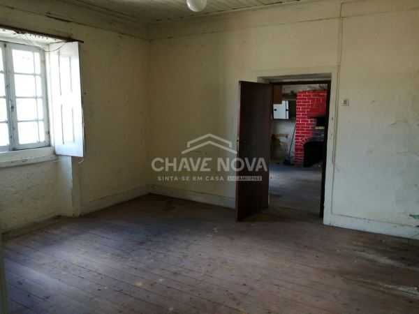 Moradia Isolada p/ Recuperar em Santa Maria da Feira (Romariz)